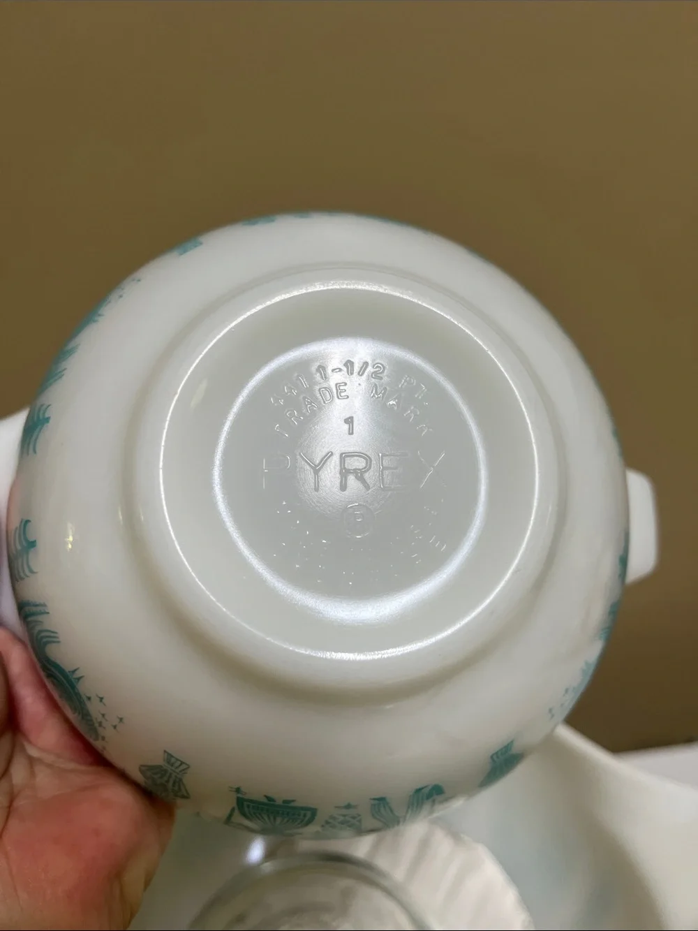 VTG Pyrex Amish Butterprint Cinderella mixing Bowls set of (2) good condition